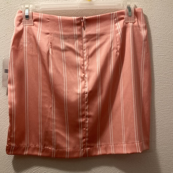 Pink silky mini skirt.   Forever 21 - Picture 5 of 5